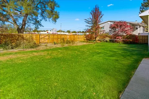 Exterior - 317 E Dearborn St, Plano, IL 60545 photo 3 of 4