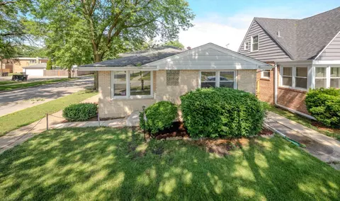 1944 S 15th Ave, Broadview, IL 60155
