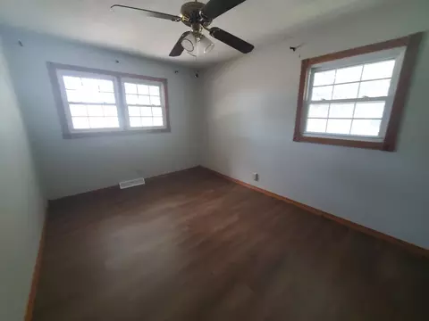 Bedroom - 30 Parkview Dr, Eldridge, IA 52748 photo 3 of 3