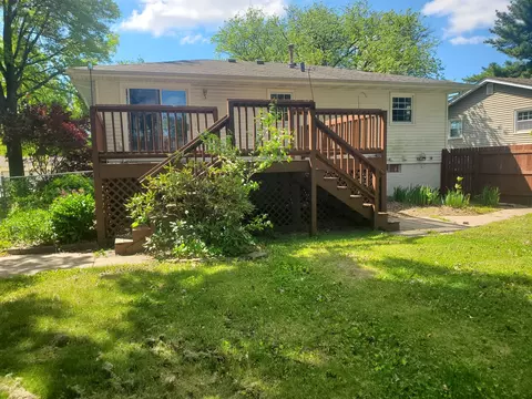 Exterior - 30 Parkview Dr, Eldridge, IA 52748 photo 2 of 2