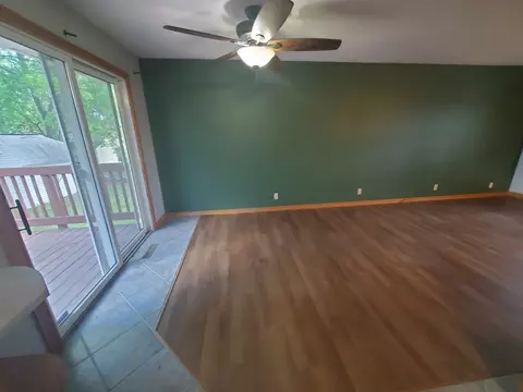 Living - 30 Parkview Dr, Eldridge, IA 52748 photo 2 of 3