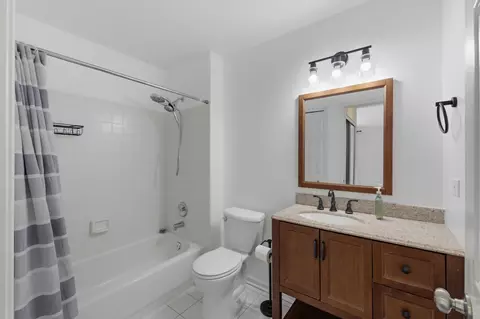 Bath - 962 Willow St, Itasca, IL 60143 photo 3 of 3