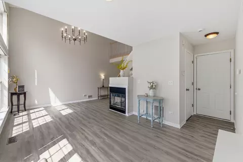 Living - 962 Willow St, Itasca, IL 60143 photo 4 of 5