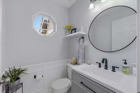 Bath - 962 Willow St, Itasca, IL 60143 photo 1 of 3