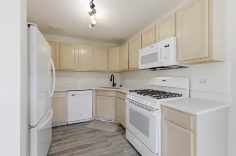 Kitchen - 962 Willow St, Itasca, IL 60143 photo 1 of 3