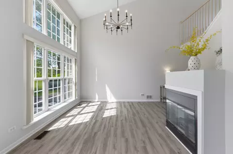 Living - 962 Willow St, Itasca, IL 60143 photo 3 of 5