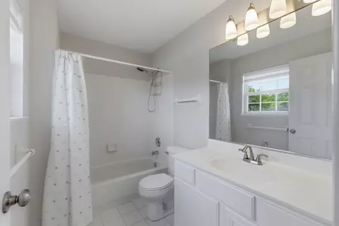 Bath - 962 Willow St, Itasca, IL 60143 photo 2 of 3