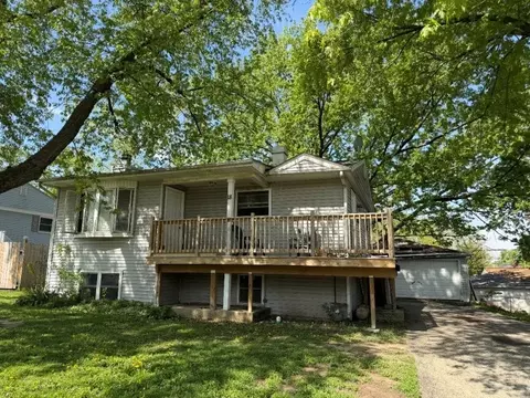 18 Birch St, Carpentersville, IL 60110