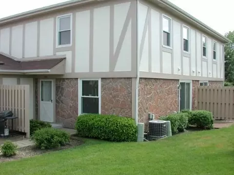 1070 Glouchester Hbr #1070, Schaumburg, IL 60193