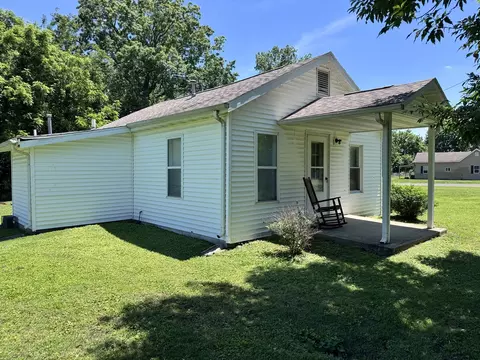 900 S Rotan St, Salem, IL 62881