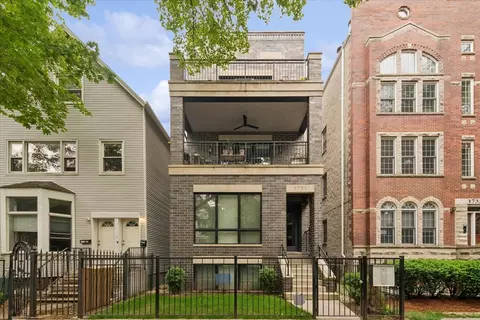 1731 W Roscoe St #3, Chicago, IL 60657