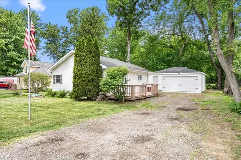 2622 W Emerald Ct, Mchenry, IL 60051