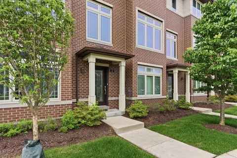 Exterior - 11 Forest Ave #17, River Forest, IL 60305 photo 2 of 3