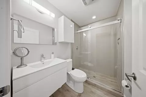 Bath - 11 Forest Ave #17, River Forest, IL 60305 photo 1 of 4