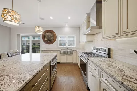 Kitchen - 11 Forest Ave #17, River Forest, IL 60305 photo 2 of 2