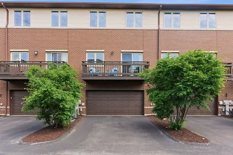 Exterior - 11 Forest Ave #17, River Forest, IL 60305 photo 3 of 3