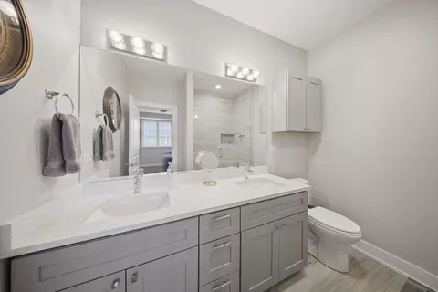 Bath - 11 Forest Ave #17, River Forest, IL 60305 photo 4 of 4