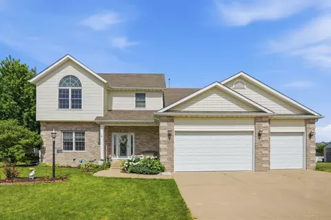 104 Park View Dr, Eldridge, IA 52748