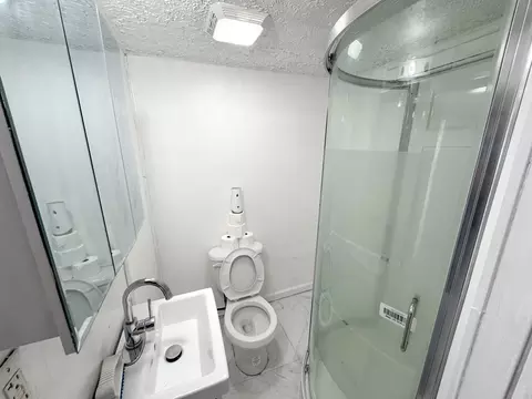 Bath - 812 E Benton St, Morris, IL 60450 photo 2 of 2