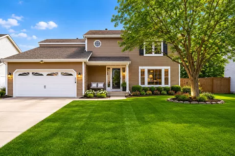 684 Regent Dr, Crystal Lake, IL 60014