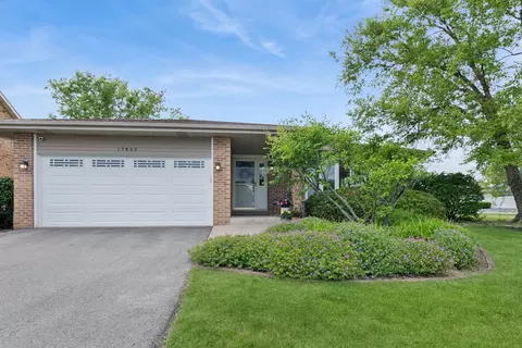 17900 Poplar Ln, Country Club Hills, IL 60478