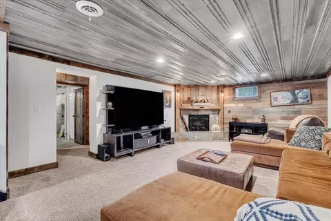 Living - 14910 Osco Rd, Osco, IL 61274 photo 4 of 5