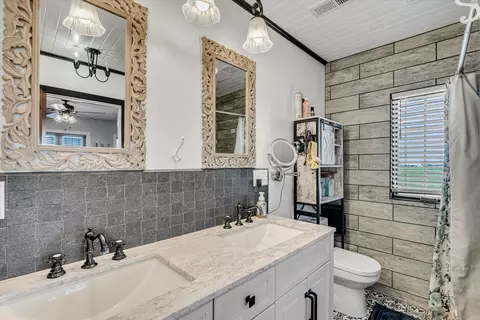 Bath - 14910 Osco Rd, Osco, IL 61274 photo 3 of 5