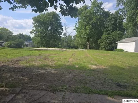 315 Cherry St, Carthage, IL 62321
