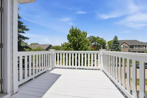 Exterior - 617 Donegal Dr, Elgin, IL 60123 photo 3 of 5
