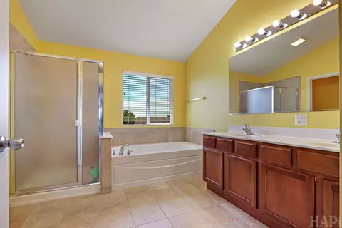 Bath - 617 Donegal Dr, Elgin, IL 60123 photo 3 of 4