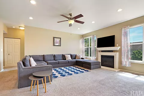 Living - 617 Donegal Dr, Elgin, IL 60123 photo 2 of 4