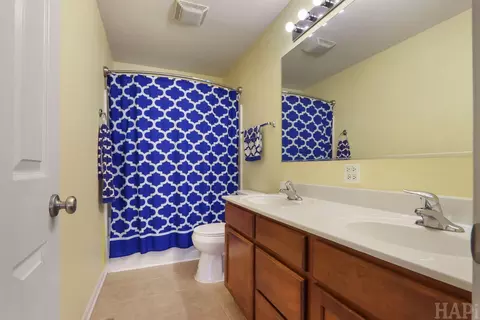 Bath - 617 Donegal Dr, Elgin, IL 60123 photo 4 of 4