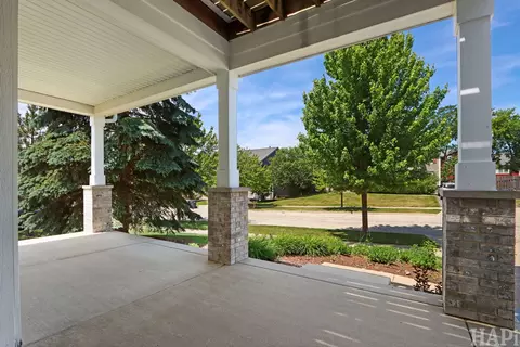 Exterior - 617 Donegal Dr, Elgin, IL 60123 photo 2 of 5