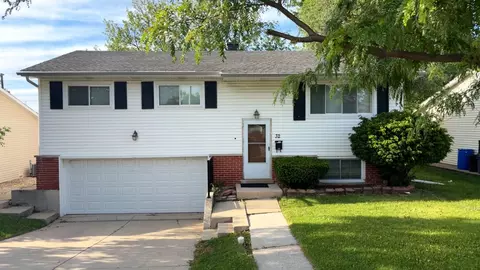 32 E Schubert Ave, Glendale Heights, IL 60139