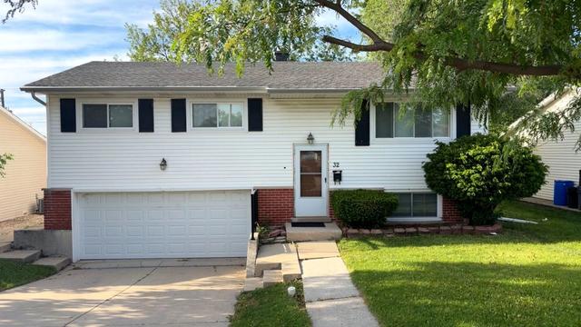 32 E Schubert Ave, Glendale Heights, IL 60139