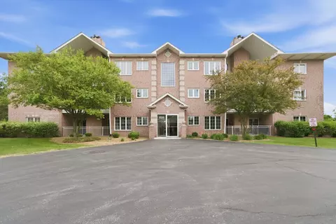 11535 Settlers Pond Way #8-1B, Orland Park, IL 60467