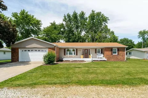 611 E Water St, Farmer City, IL 61842
