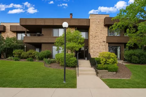 1365 N Sterling Ave #105B, Palatine, IL 60067