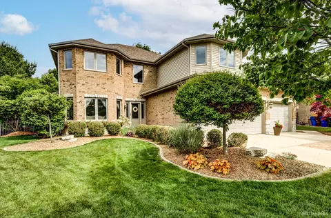 8053 Duane Dr, Frankfort, IL 60423