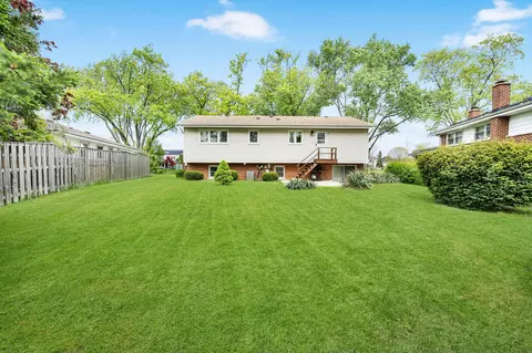 Exterior - 773 Madelyn Dr, Des Plaines, IL 60016 photo 6 of 6