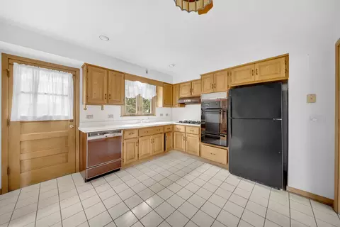 Kitchen - 773 Madelyn Dr, Des Plaines, IL 60016 photo 1 of 2