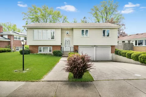 Exterior - 773 Madelyn Dr, Des Plaines, IL 60016 photo 2 of 6