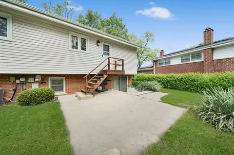 Exterior - 773 Madelyn Dr, Des Plaines, IL 60016 photo 4 of 6