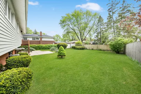 Exterior - 773 Madelyn Dr, Des Plaines, IL 60016 photo 5 of 6