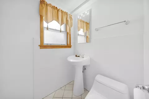 Bath - 773 Madelyn Dr, Des Plaines, IL 60016 photo 2 of 2