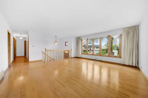 Living - 773 Madelyn Dr, Des Plaines, IL 60016 photo 1 of 3