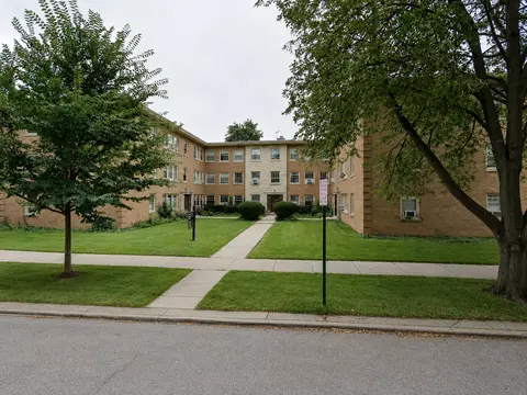 4825 Hull St #3E, Skokie, IL 60077