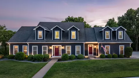 2267 Saint Andrews Cir, Bettendorf, IA 52722