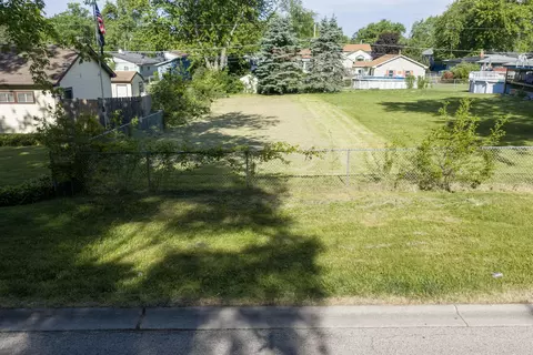1414 N Pleasant Dr, Round Lake Beach, IL 60073