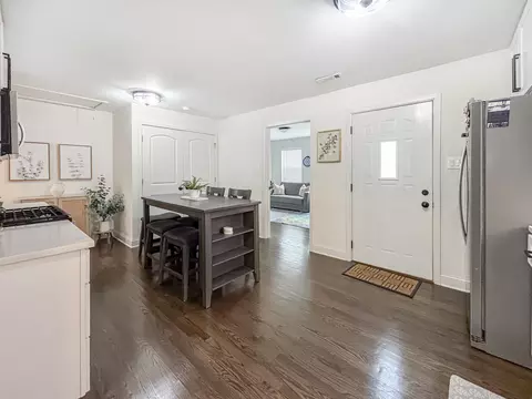 Entry Way - 8538 45th St, Lyons, IL 60534 photo 3 of 4